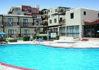 De Costa Hotel Apartments and Pool.